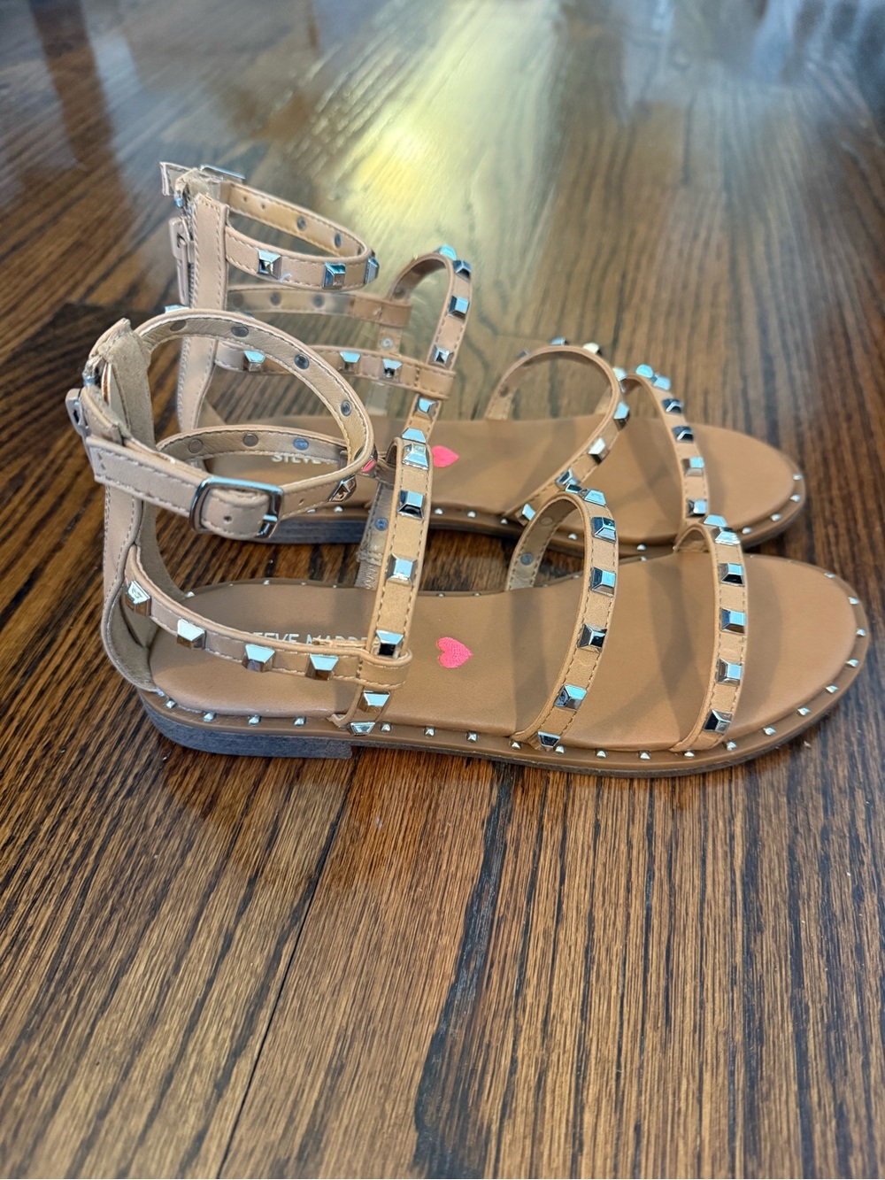 Steve Madden Kids Tan JTravel sandal - LIKE NEW